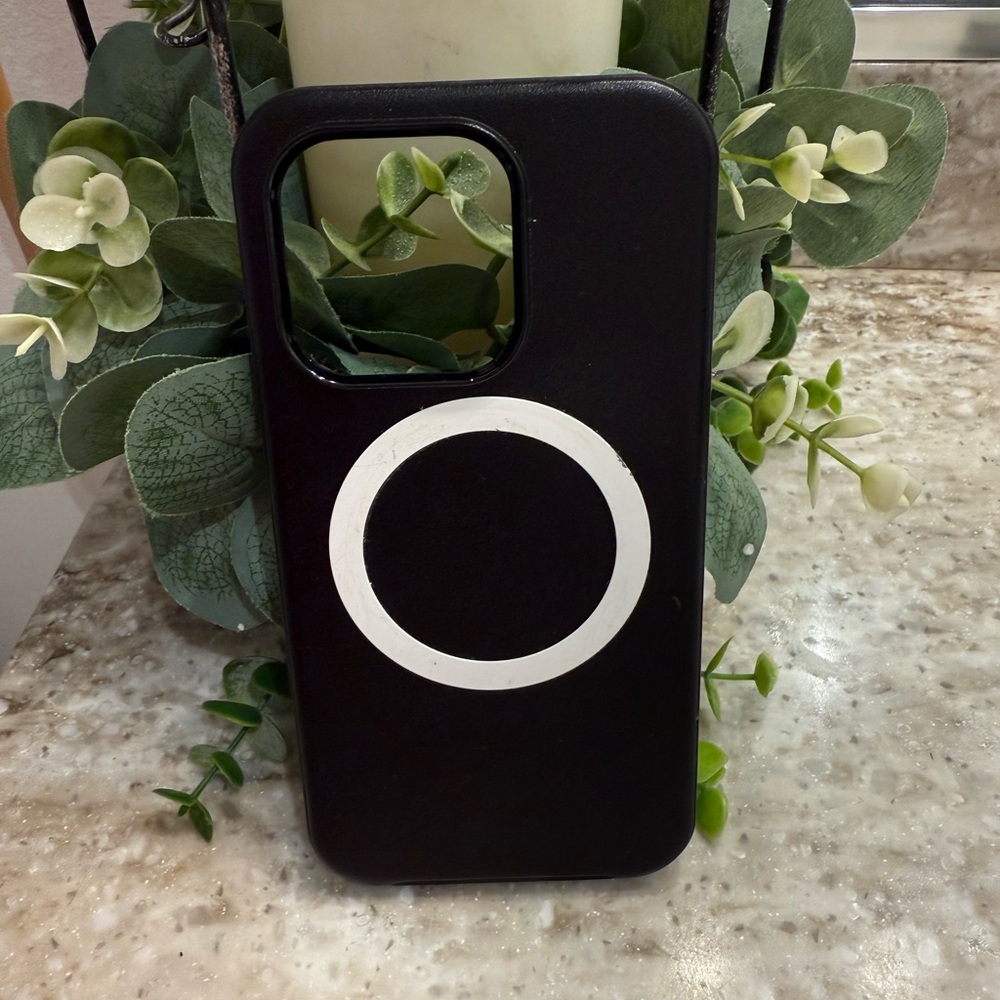 Black otterbox iPhone 14 Pro Case with White Ring
